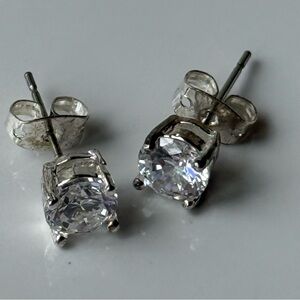 Classic Stud Earrings 2-Carat Simulated Diamond CZ Stud Earrings (6mm) NWOT